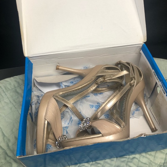 De Blossom High Heels in Nude Satan - Picture 4 of 6